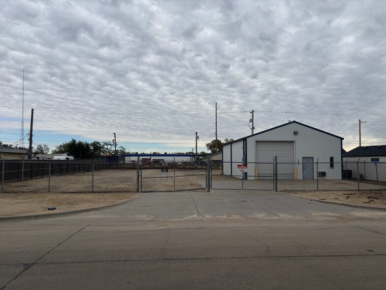 More Photos Of 1438 S Handley St, Wichita Flex For Lease