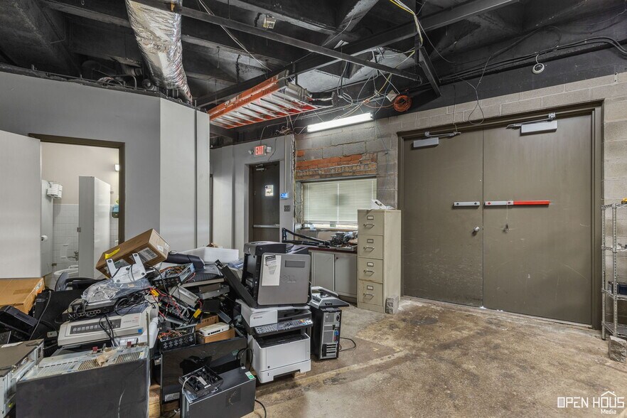 More Photos Of 915 9th St, Wichita Falls Office For Sale