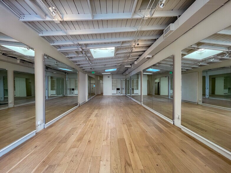 More Photos Of 8533-8539 Melrose Ave, Los Angeles Unknown For Lease