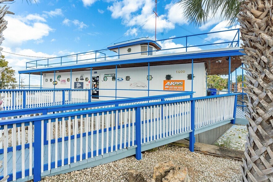 More Photos Of 1006 W Burleigh Blvd, Tavares General Retail For Sale