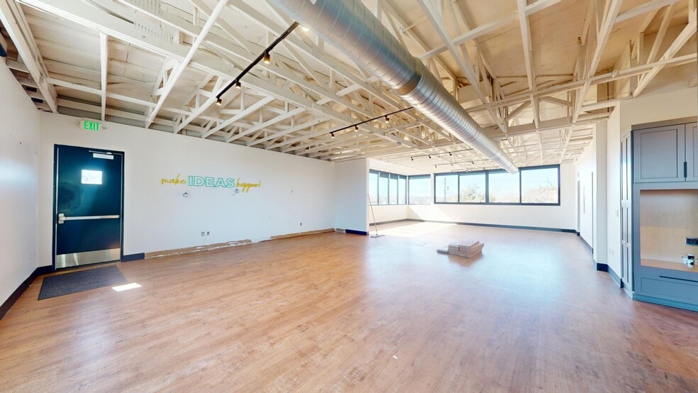 More Photos Of 5621 Emerald Forest Dr, Austin Restaurant For Lease