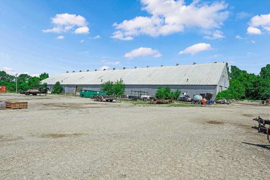 More Photos Of 1515 E Main St, Yukon Industrial For Sale