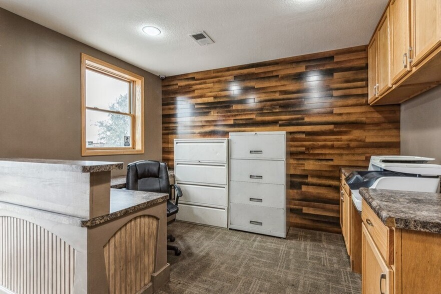 More Photos Of 114 Thomas Cir, Monticello Warehouse For Lease