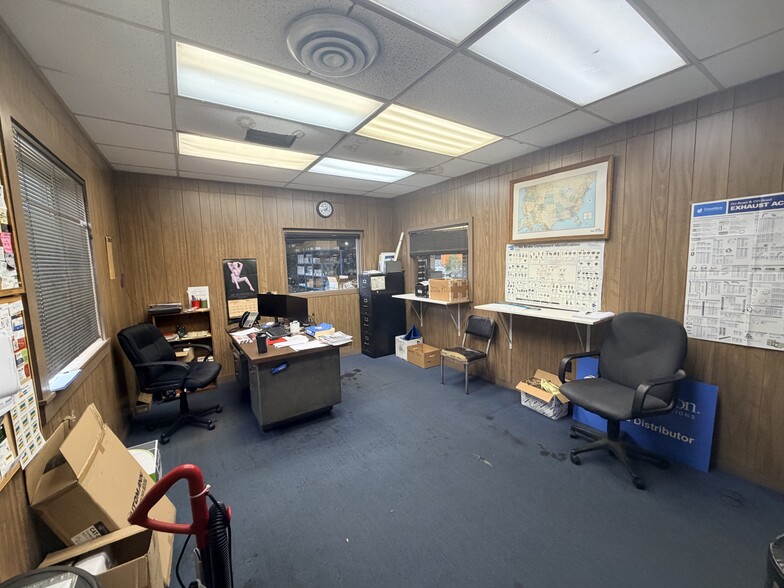 More Photos Of 2500 Blanchard Blvd, Columbus Distribution For Lease