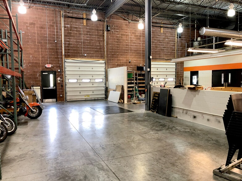More Photos Of 3091 Lebanon Rd, Manheim Freestanding For Lease