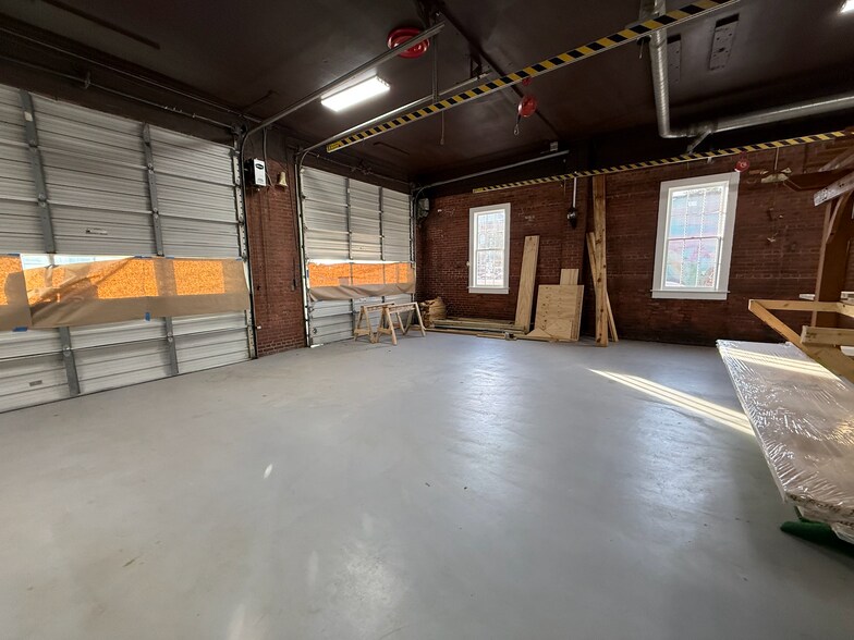 More Photos Of 6 W Henry St, Savannah Freestanding For Sale