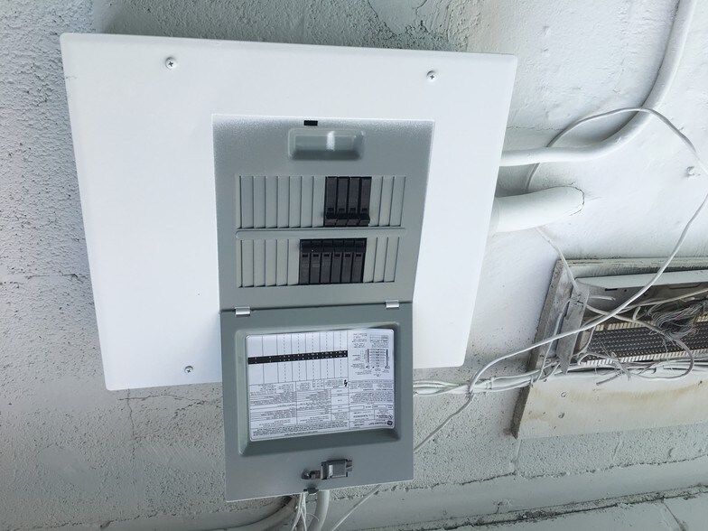 More Photos Of 9807-9808 NW 80th Ave, Hialeah Warehouse For Lease