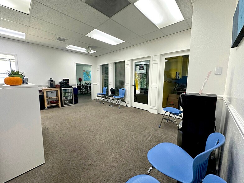 More Photos Of 1120-1122 Crane St, Menlo Park Office For Sale