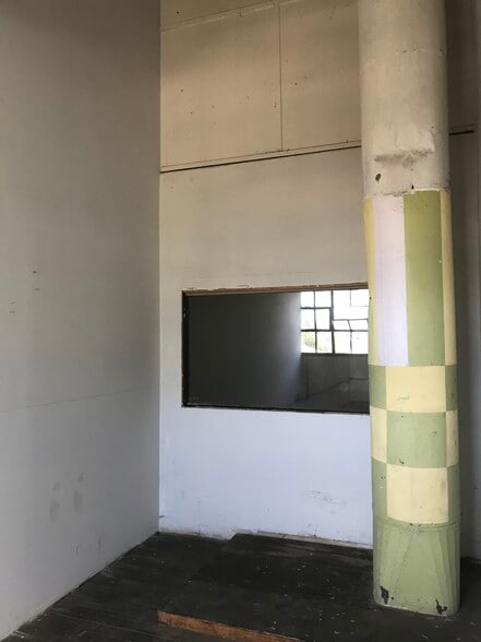 More Photos Of 314 W 58th St, Los Angeles Warehouse For Lease