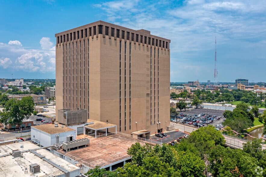 More Photos Of 1010 N Saint Marys St, San Antonio Office For Sale