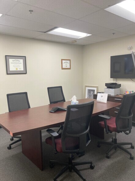 More Photos Of 19 Batchelder Rd, Seabrook Office Residential For Lease