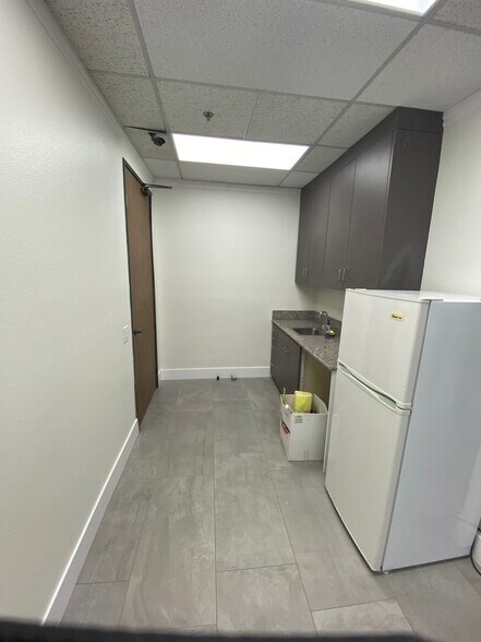 More Photos Of 23293 S Pointe Dr, Laguna Hills Medical For Lease