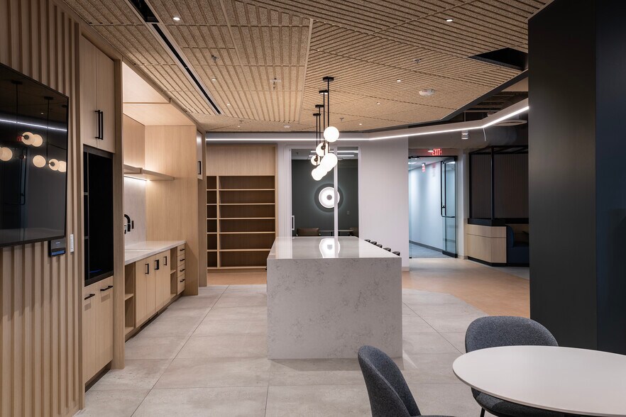 More Photos Of 1 N Central Ave, Phoenix Office For Lease