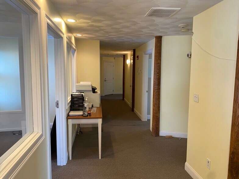 More Photos Of 7 Main St, North Kingstown Storefront Retail Office For Lease