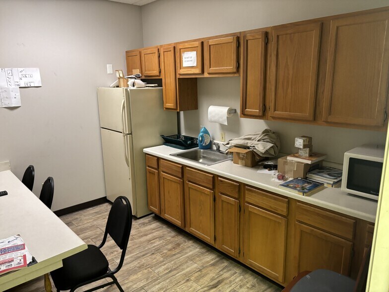 More Photos Of 1983 Vanderhorn Dr, Memphis Warehouse For Lease