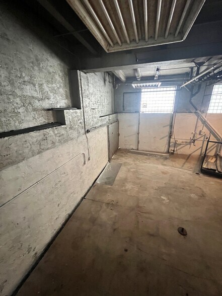 More Photos Of 1032-1038 12th Ave, Grafton Flex For Lease