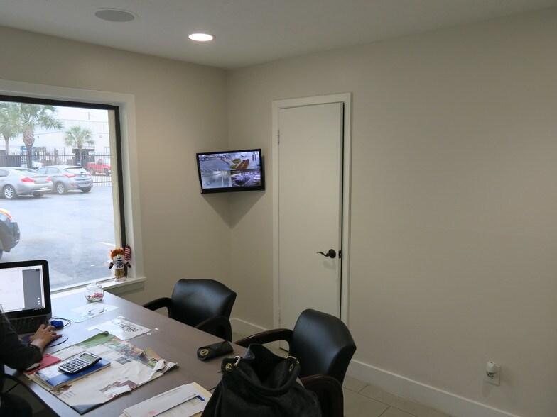 More Photos Of 5638 Star Ln, Houston Auto Dealership For Lease