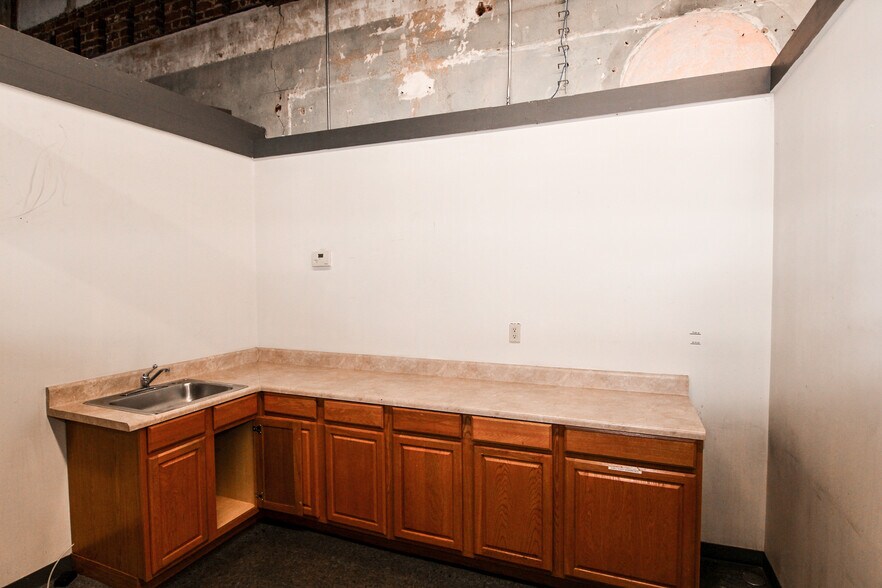 More Photos Of 1534 Main St, Columbia Medical For Lease