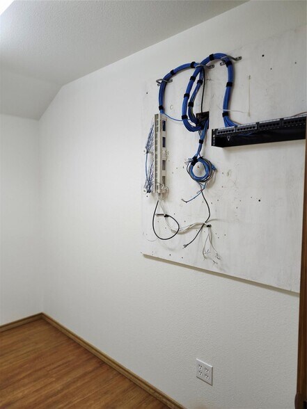 More Photos Of 828 N Main St, Springtown Office Residential For Lease