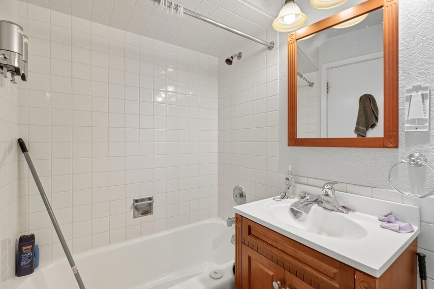 More Photos Of 615 S Main St, Colfax Hotel For Sale