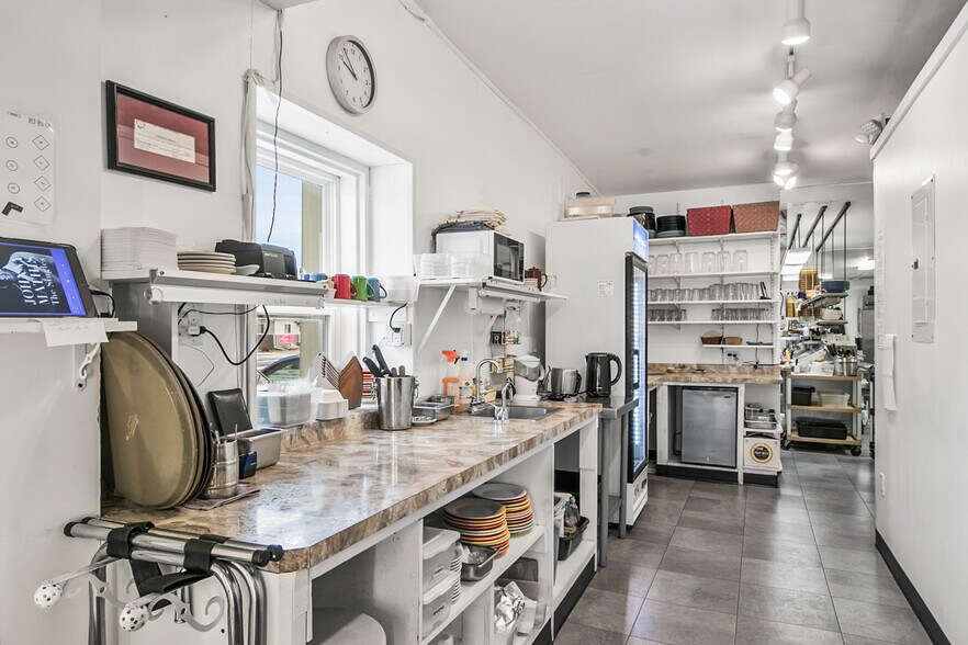 More Photos Of 618 Oak St, Baraboo General Retail For Sale