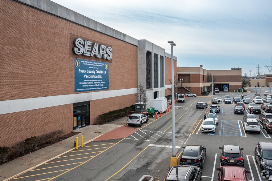 More Photos Of 112 Eisenhower Pky, Livingston Unknown For Lease