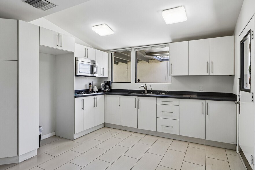 More Photos Of 11100 Sheldon St, Sun Valley Office Residential For Sale