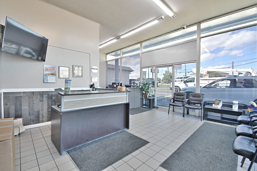 More Photos Of 5327 Clinton Hwy, Knoxville Auto Repair For Sale