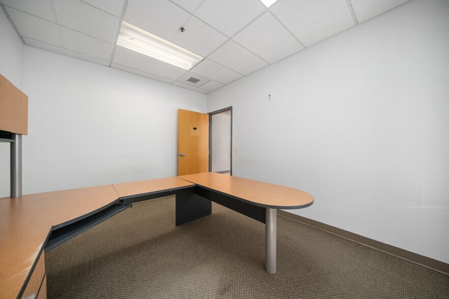 More Photos Of 2122-2126 Hutton Rd, Nipomo Flex For Lease