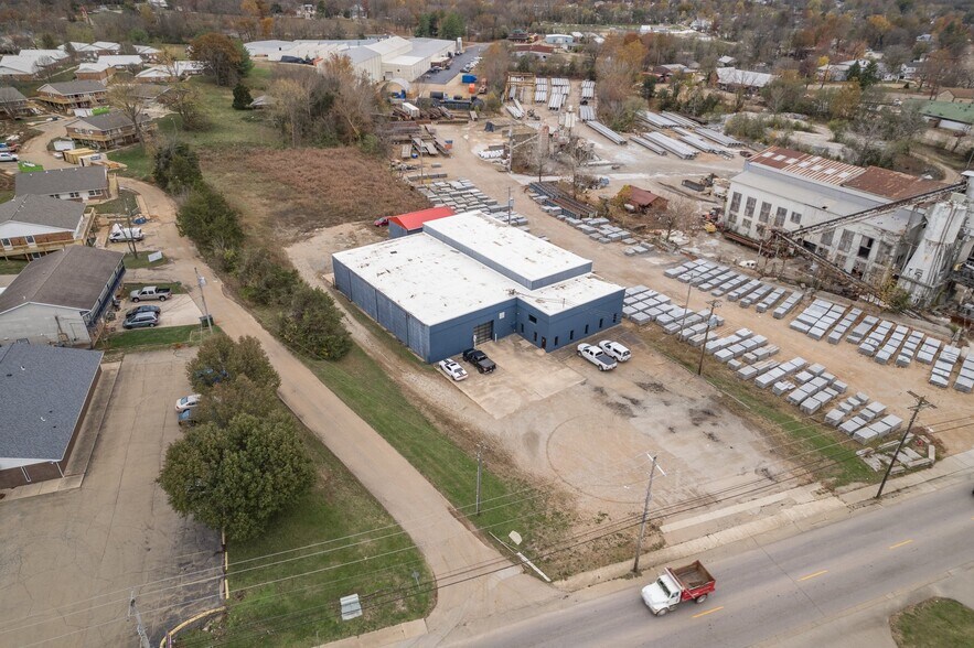 More Photos Of 519 Benham St, Bonne Terre Light Manufacturing For Sale