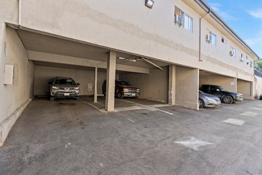 More Photos Of 21921 Lanark St, Canoga Park Apartments For Sale