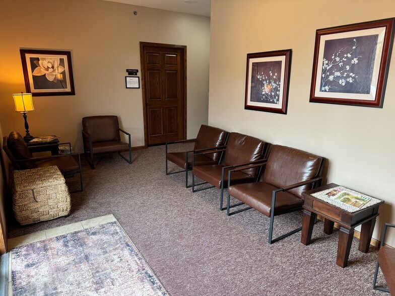 More Photos Of 558-572 Bavaria Ln S, Chaska Office For Sale