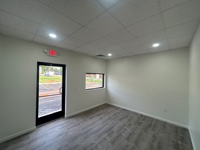 More Photos Of 585 Chatham St, Sanford Showroom For Lease