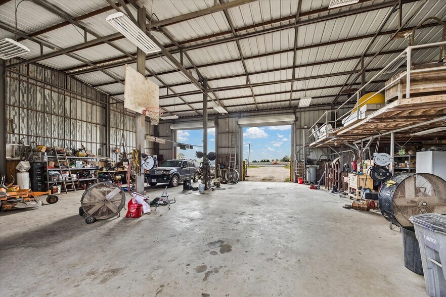 More Photos Of 1021 Star Ln, Cat Spring Light Manufacturing For Sale