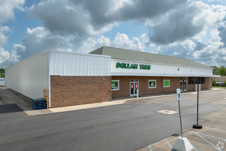 More Photos Of 408 W Maumee St, Adrian Convenience Store For Lease