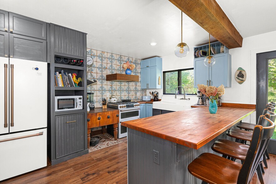 More Photos Of 60445 E Summit Rd W, Ashland Lodge Meeting Hall For Sale