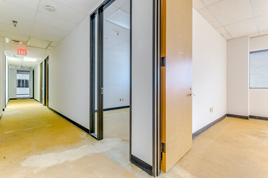 More Photos Of 2350 Valley View Ln, Dallas Loft Creative Space For Lease