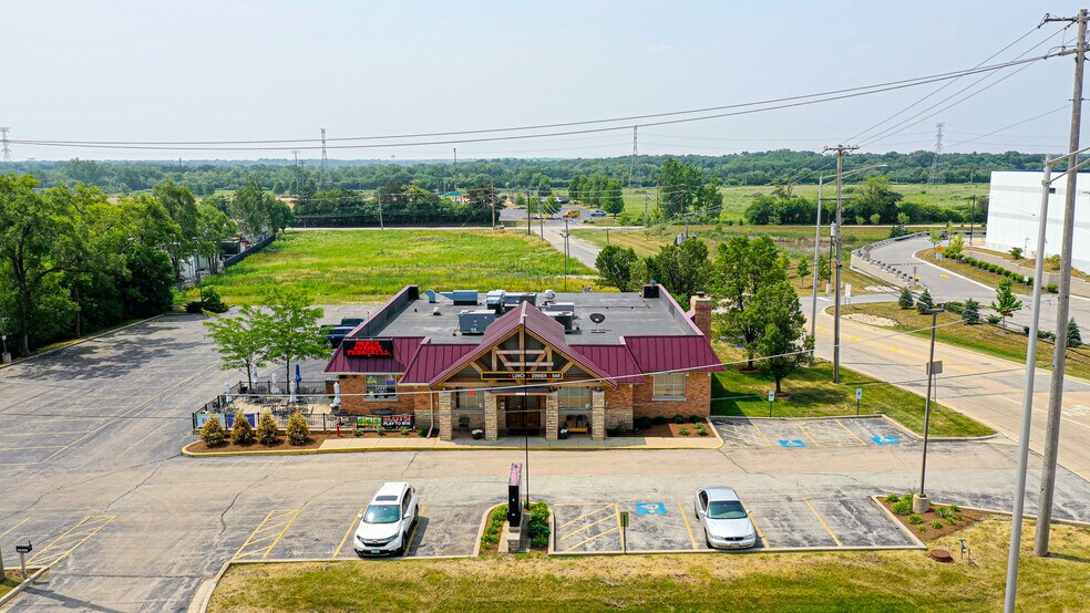 More Photos Of 27W371 North Ave, West Chicago Restaurant For Sale