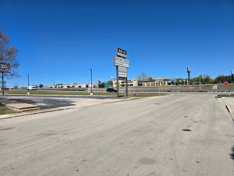 More Photos Of 10000 McCullough Ave, San Antonio Distribution For Sale