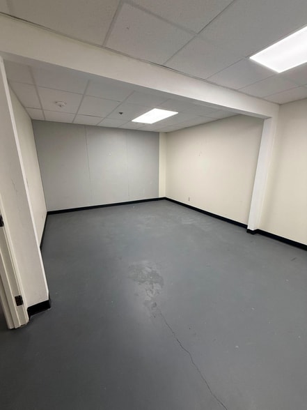 More Photos Of 10319 SE 82nd Ave, Portland General Retail For Lease