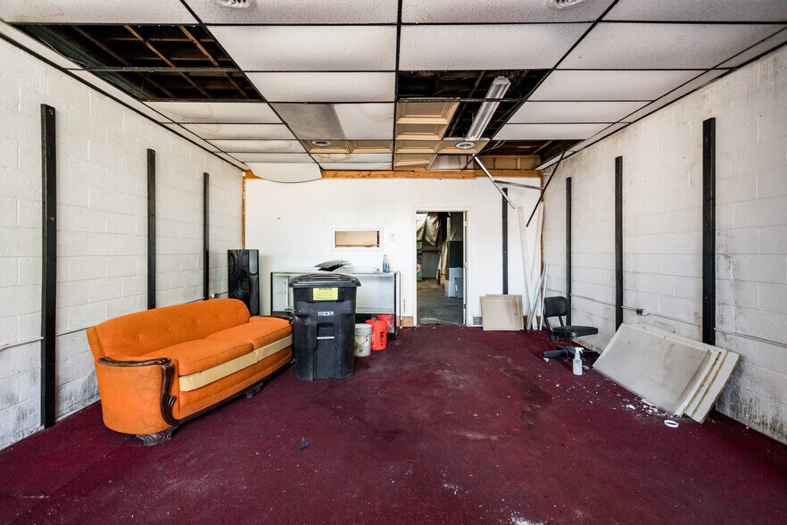 More Photos Of 18563 Ryan Rd, Detroit Storefront For Sale