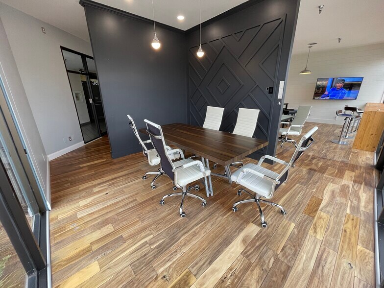 More Photos Of 205 S Main St, Rochester Storefront For Lease