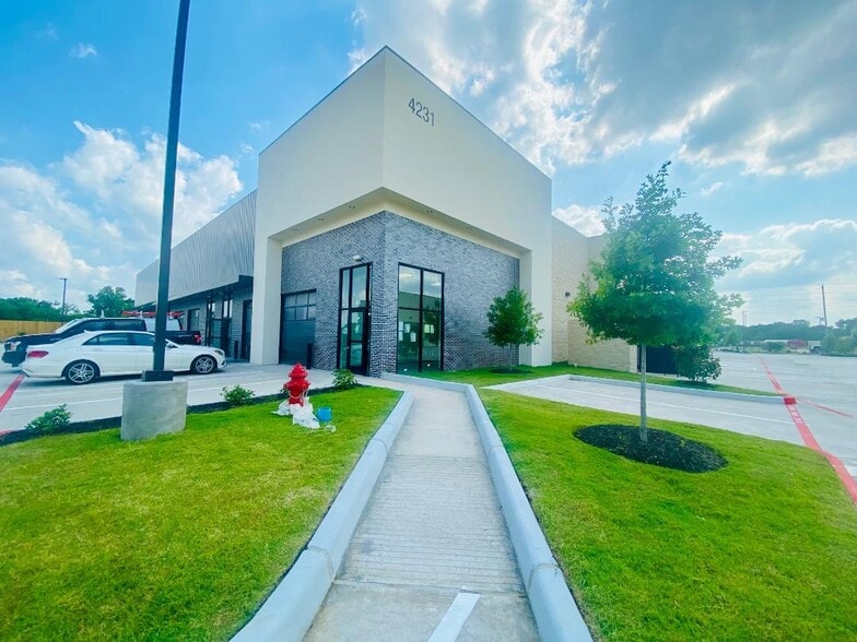 More Photos Of 4213 S Main St, Stafford Unknown For Lease