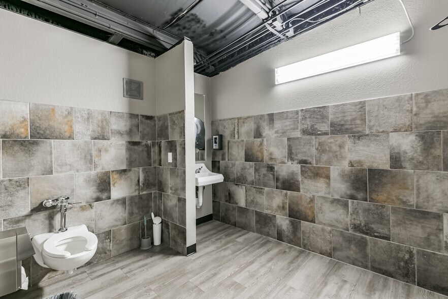 More Photos Of 1222 W Main St, Tomball Religious Facility For Sale