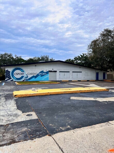 More Photos Of 4059 5th Ave N, Saint Petersburg Convenience Store For Lease