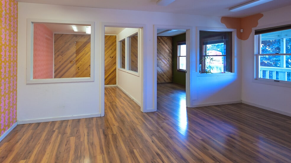 More Photos Of 1824 NE Division St, Bend General Retail For Sale