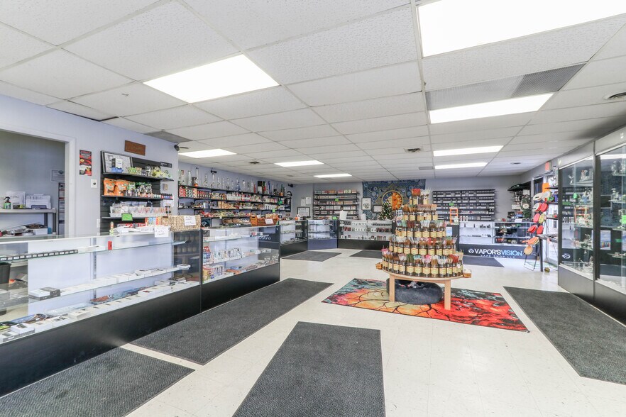 More Photos Of 1301-1305 S Central Ave, Marshfield Convenience Store For Sale