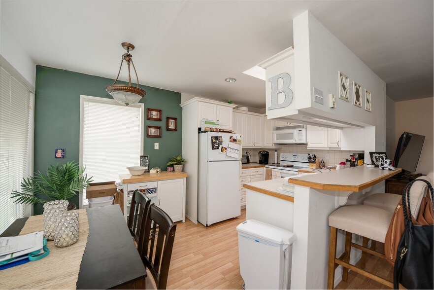 More Photos Of 324 6th Ave S, Kirkland Apartments For Sale
