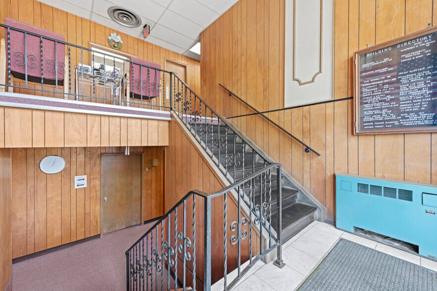 More Photos Of 28475 Greenfield Rd, Southfield Office For Sale