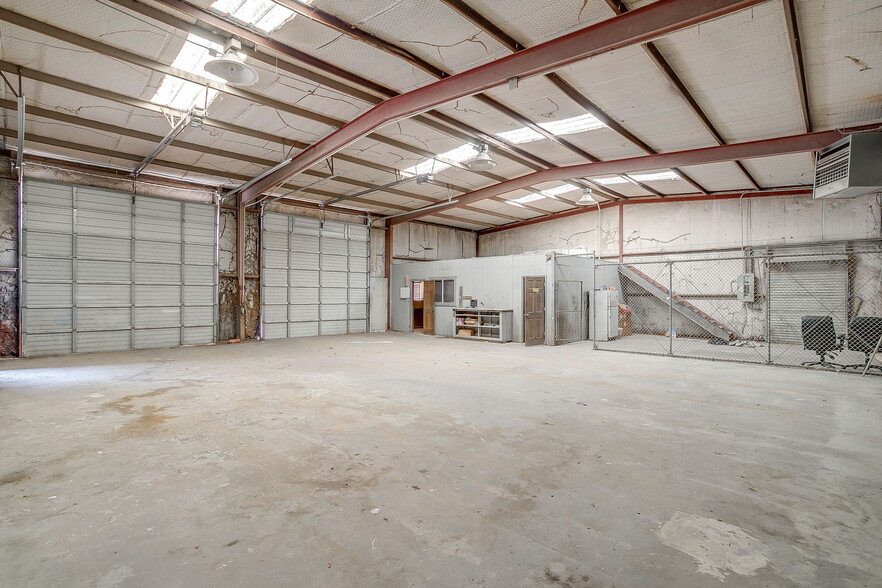 More Photos Of 3545 N Main St, Cleburne Industrial For Lease